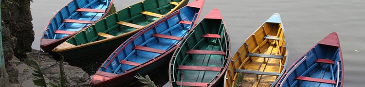 Boote am Pokhara See Nepal